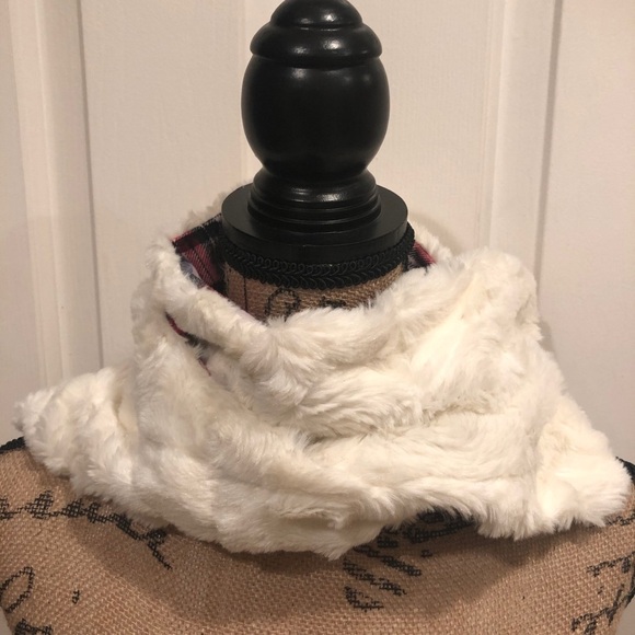 Faux Fur And Plaid Flannel Scarf - Picture 4 of 5